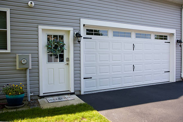 24/7 Emergency Garage Door Panel Replacement experts in Samsula-Spruce Creek, FL